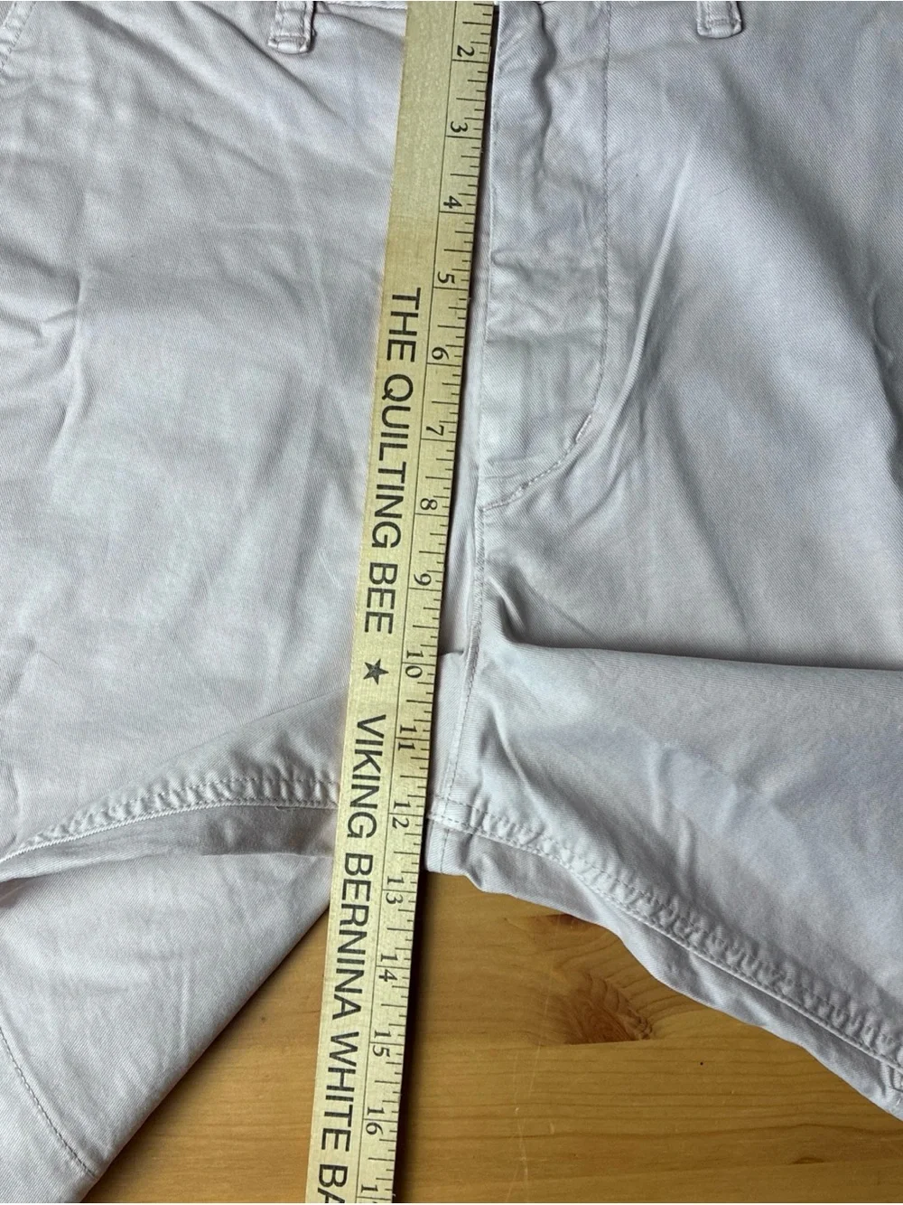 American Eagle Mens Bermuda Shorts 31 Stretch Chinos Distressed Pink M 8.5-inch